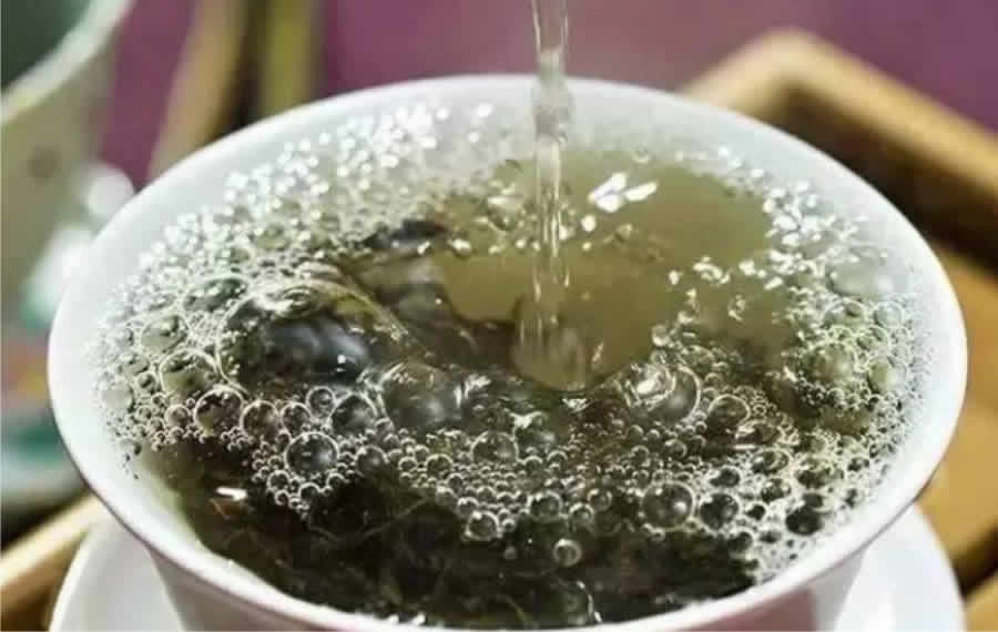 茶葉沖泡時起泡沫，反映了茶葉的品質，千萬不要忽略這個細節！